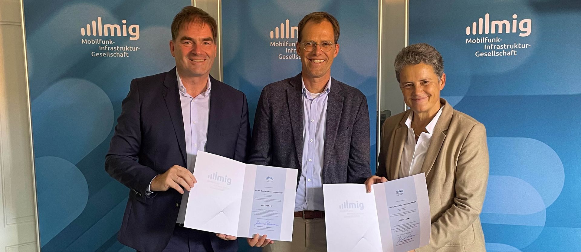 (v.l.n.r.) Ernst Ferdinand Wilmsmann (MIG-Geschäftsführer) Peer Kollecker (DFMG), Dr. Lydia Hüskens (Ministerin für Infrastruktur und Digitales) konnten gleich zwei Förderbescheide auf einmal übergeben.